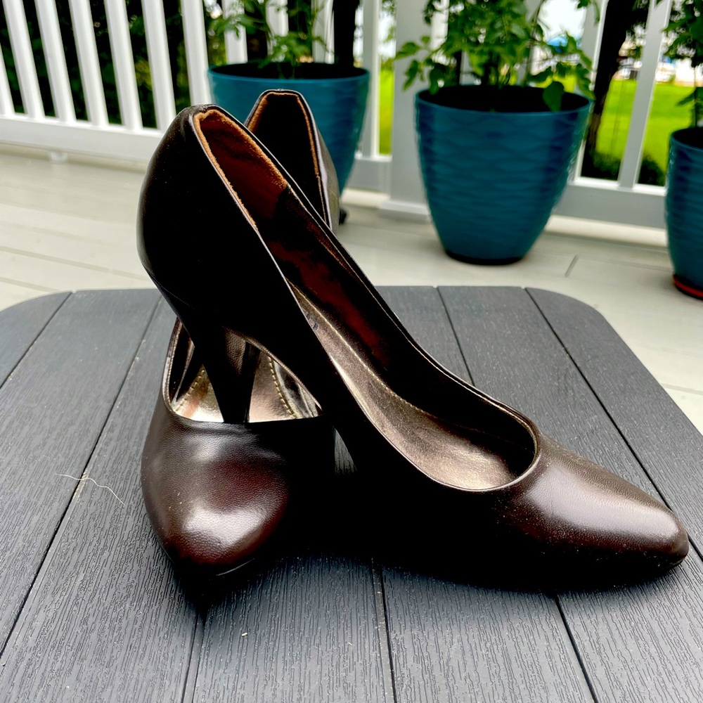 Rich chocolate brown pumps